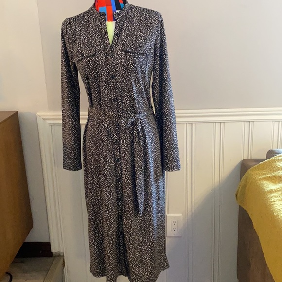 Liz Claiborne - medium button up dress with belt-black & white pattern